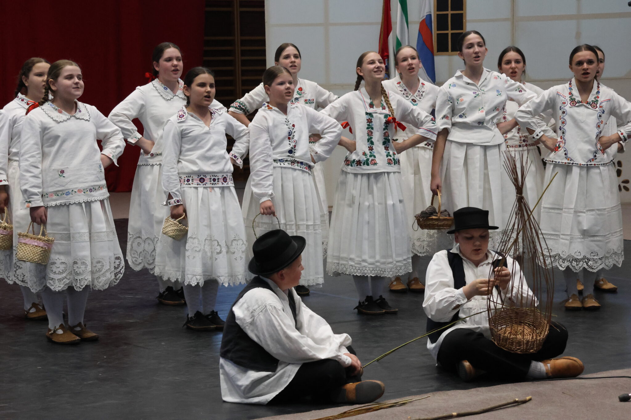 U Vrbovcu održan 3. Međunarodni dječji folklorni festival „Pikni, skoči, vikni“